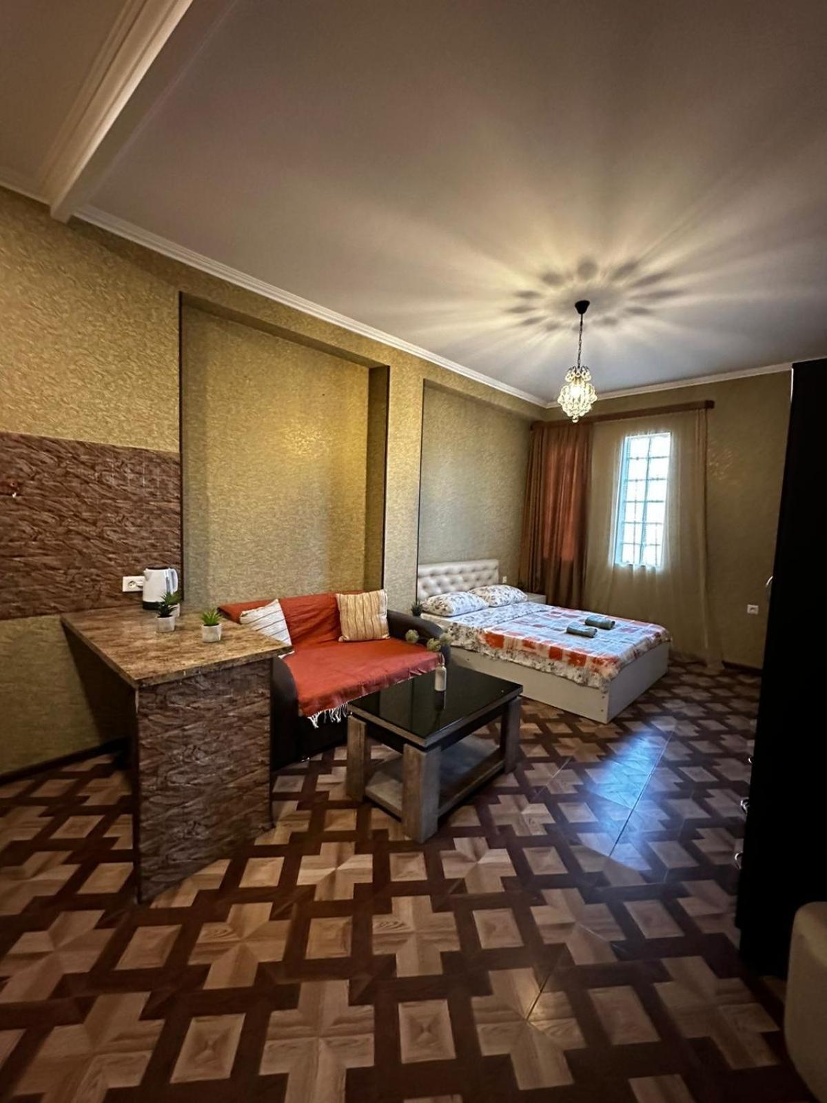 Apartment On L.Meskhishvili Turn Тбилиси Екстериор снимка